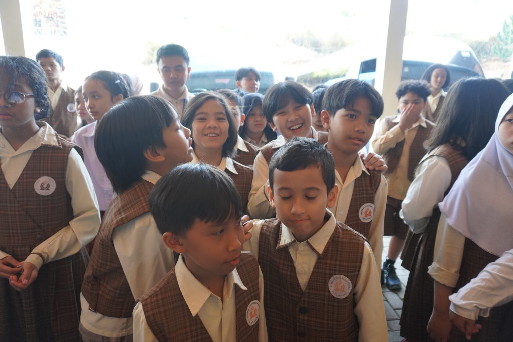 DSC00657 siswa berkumpul di sekolah